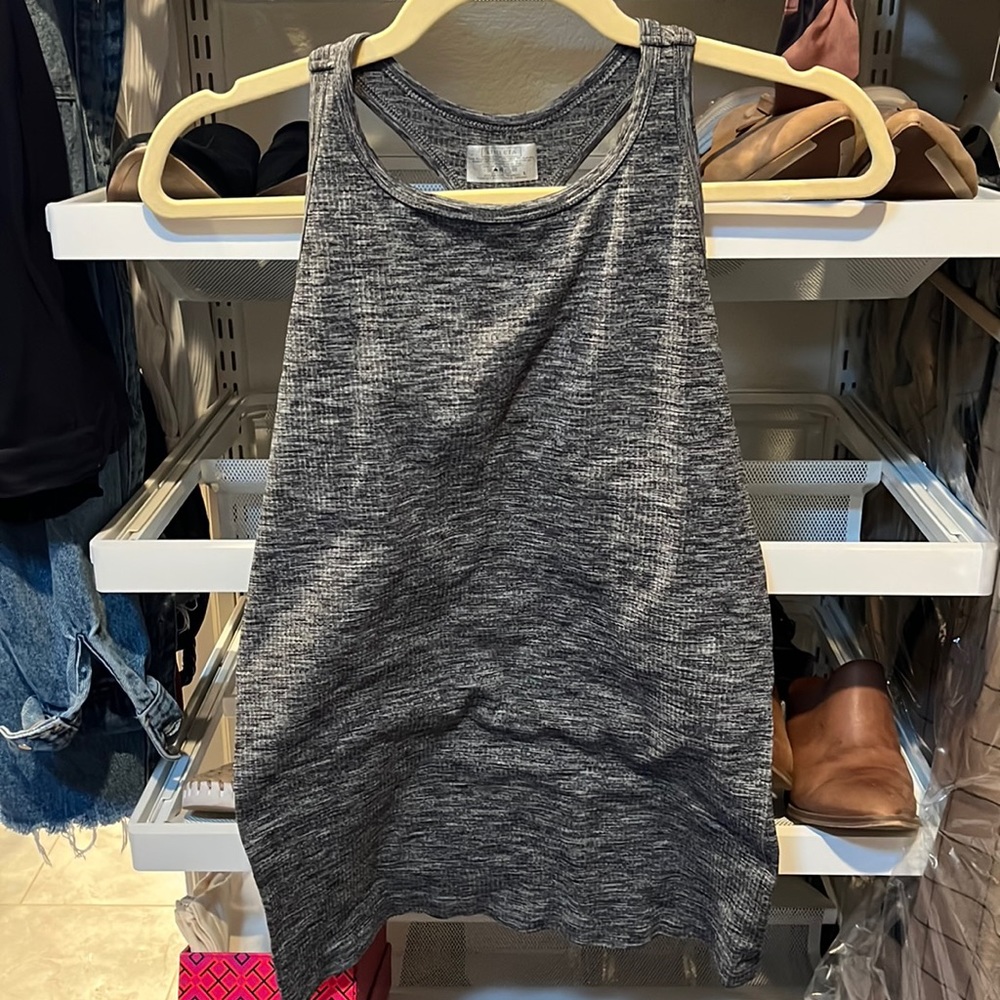 Athleta workout top! Heather Grey